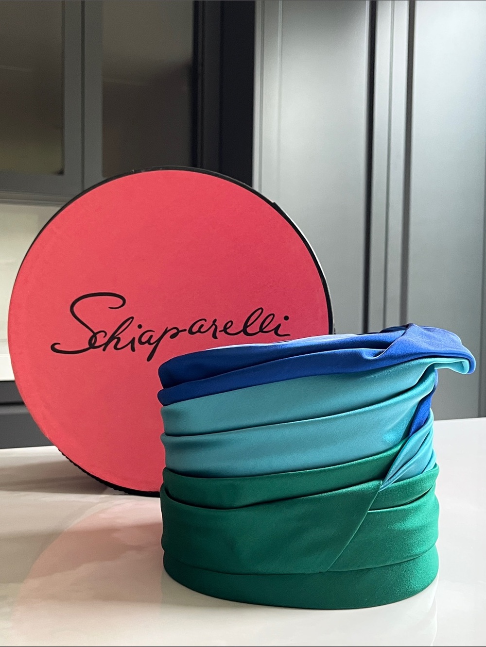 Elsa Schiaparelli 1950’s Hat. Ombré Silk Satin Toque + Original Hat Box. Paris. - Picture 12 of 13